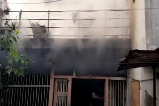 વાડી વચલી પોળના એક મકાનમાં આગ લાગતા અફરાતફરી, ફાયરબ્રિગેડના જવાનોએ આગ પર કાબુ મેળવ્યો
