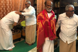 Rajinikanth soughts the blessings from his brother  രാഷ്ട്രീയ പ്രവേശനത്തിന് മുമ്പ് സഹോദരന്‍റെ ആശിര്‍വാദം സ്വീകരിച്ച് നടന്‍ രജനികാന്ത്  സഹോദരന്‍റെ ആശിര്‍വാദം സ്വീകരിച്ച് നടന്‍ രജനികാന്ത്  രജനികാന്ത് സഹോദരന്‍  രജനികാന്ത് ബെംഗളൂരു  Rajinikanth soughts the blessings  Rajinikanth latest news