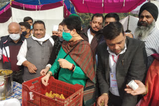 AAP MLA Atishi Marlena reached the Singhu border