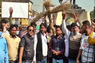 tiger force worker burnt acc management effigy in dhanbad