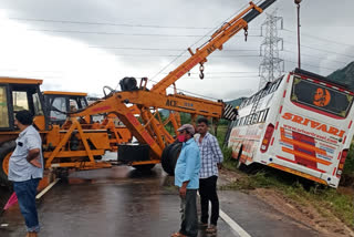 bus overturned at yerpedu