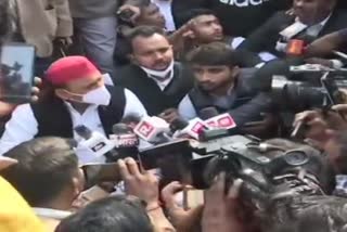 Akhilesh Yadav detained in Lucknow