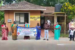 pulayan community dharna  pattuvam village officer  pattuvam  പട്ടുവം വില്ലേജ് ഓഫീസർക്കെതിരെ പുലയൻ സമുദായ സംഘത്തിന്‍റെ ധർണ  പട്ടുവം  കണ്ണൂര്‍  കണ്ണൂര്‍ പ്രാദേശിക വാര്‍ത്തകള്‍