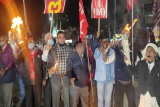 left-parties-took-out-torch-procession-in-ranchi