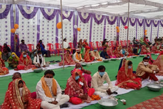 मुख्यमंत्री सामूहिक विवाह योजना में 61 जोड़ों की हुई शादी