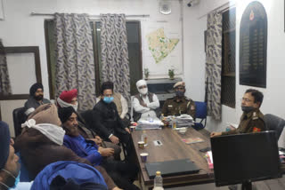 Delhi Police meets local people in Hari nagar after farmers call of Bharat Band