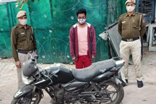 Kalindi Kunj police arrested an accused with a stolen motorcycle