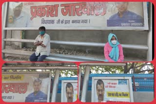 aap mla  bradings at bus Stand in delhi