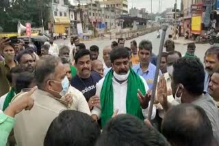 protesters cook on the road in darwada