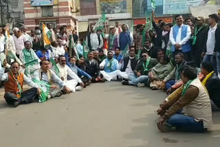 Opposition parties blocked road in support of Bharat Bandh