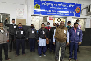 Railway running staff demonstrated in support of Bharat Band in ranchi