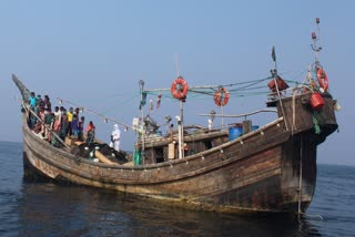 Indian Coast Guard rescues 19 Bangladeshi crew after boat suffers breakdown  ബംഗാൾ കടലിൽ അകപെട്ട19 ബംഗ്ലാദേശുകാരെ ഇന്ത്യൻ തീരസംരക്ഷണ സേന രക്ഷപ്പെടുത്തി  ധാക്ക  ബംഗാൾ  ഒഡീഷ