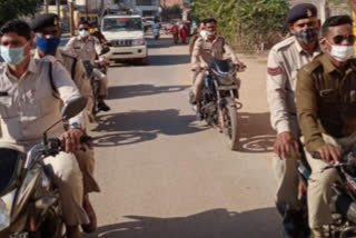 Police and administration carried out flag march in Takhatpur