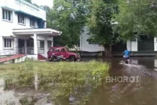 தண்ணீரில் தத்தளிக்கும் வேளாண் துறை அலுவலகம்!