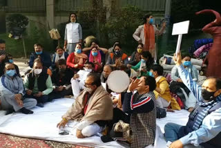 Demonstration of BJP leaders continues for the third consecutive day at CM house