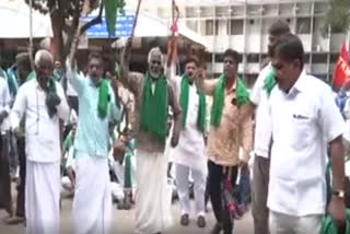 Formers Protest continues in Kranthiveera sangulli rayanna railway station