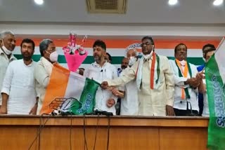 B.A.Jeevijay joins Congress