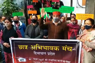 Protest of the parent forum outside the Directorate of Education in Shimla