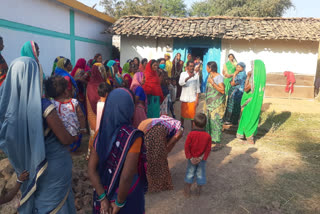 Women protest outside illegal liquor seller house in Bemetra