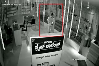 Serial theft in Sindagi ..