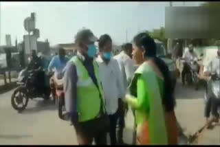 YSRCP woman leader slaps toll plaza employee in Guntur