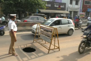 sudden potholes in thiruparangunram road at madurai