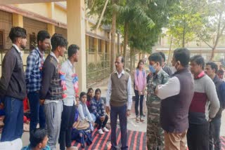 students-hunger-strike-ends-after-administrative-assurance-in-giridih