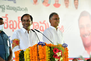 cm-kcr-stops-his-speech-when-namaz-from-masjid