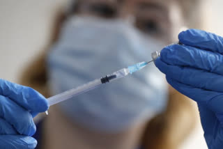 Chinese vaccine tested in UAE Egypt receives Chinese COVID vaccine COVID Vaccine In Egypt Health workers to get vaccine first 1st shipment of Chinese vaccine Chinese covid vaccine Sinopharm vaccine ചൈനീസ് കൊവിഡ് വാക്‌സിൻ ഈജിപ്‌ത് കൊവിഡ് ആദ്യഷിപ്മെന്‍റ് ഈജിപ്‌തിലെത്തി ആരോഗ്യ വകുപ്പ്