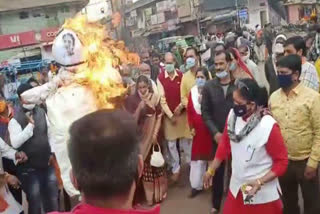 BJP workers burnt effigy of Mamta Banerjee