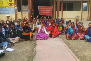 pauri srinagar kirtinagar block villagers protest