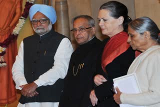 pranab mukherjee blames sonia gandhi & manmohan singh for 2014 debacle in his book