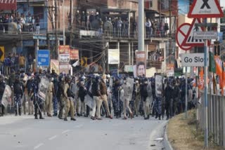 Farmers protest  3,500 police deployed at Haryana toll  Haryana Farmer protest  Punjab farmer agitation  Farm laws  Delhi-Haryana toll plazas  delhi farmers protest  டெல்லி - ஹரியான சுங்கச் சாவடிகள்  புதிய வேளாண் சட்டம்  டெல்லி விவசாயிகள் போராட்டம்  ஹரியானா விவசாயிகள் போரட்டம்  ஹரியான சுங்கச் சாவடியில் 3,500 காவலர்கள் நிறுத்தி வைப்பு  விவசாயிகள் போராட்டம்