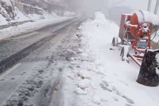 Vehicular movement on NH5 Narkanda closed due to snowfall