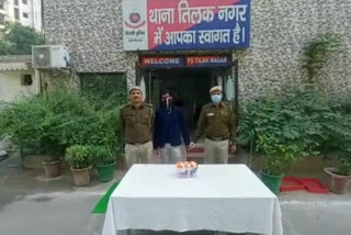 police arrested a robber in tilak nagar delhi