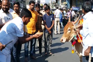 Vishwa Hindu Parishad and Bajrang Dal activist welcomed  cow slaughter bill