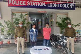 Two snatchers arrested in Lodhi Colony, Delhi, 5 mobile phones recovered with 1 pistol