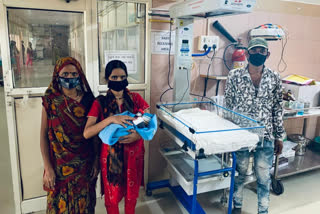 Baby born weighing 436 gm survives in Gujarat