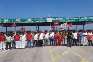 state-wise-protest-at-tollplazas-for-demand-to-cancelation-of-agriculture-laws