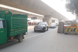 Traffic is running continuously on Badarpur border of Delhi