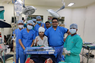 WATCH: Patient plays piano while surgeons operate brain tumour