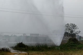 water supply pipe burst near gopalganj on nh2 in dhanbad