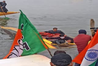 Boat capsises in dal lake in jk