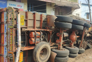 lorry accident in sabbavaram vizag district