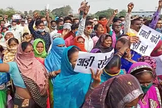 Villagers blocked the national highway in rajnandgaon