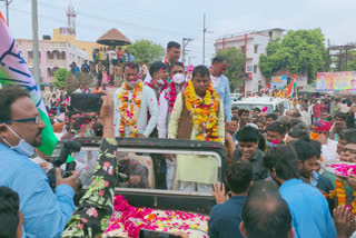 विजय जुलूस में कोरोना गाइडलाइन की धज्जियां, Victory procession held in Pratapgarh