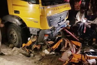 4 died in track and auto rickshaw accident on gangakhed-parli road parbhani