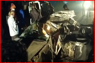 two-persons-died-and-three-members-injured-in-accident-at-akividu-in-west-godavari-district