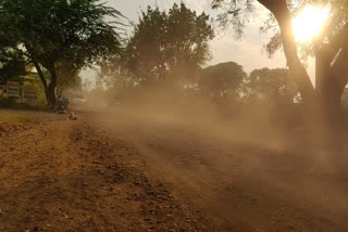 Kasdol Chichpol road in Balodabazar is in bad candition