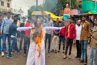 BJP burnt effigy of CM Mamta Banerjee in Khandwa
